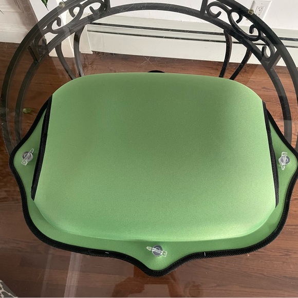 Ez Mount green Window Pod. 27” x 20” - Picture 2 of 5